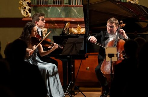 Kateřina Krejčová, Filip Martinka, Lukáš Pospíšil, 7. dubna 2025, Barokní refektář Profesního domu, Praha (zdroj Prague Philharmonia)