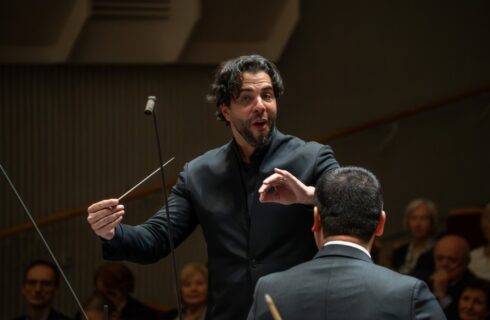 Domingo Hindoyan, 10. dubna 2025, Kino Vesmír, Ostrava (zdroj Janáčkova filharmonie Ostrava)